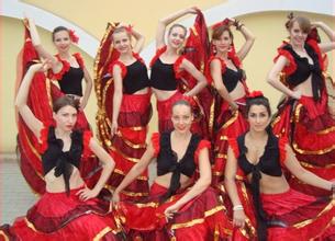 反串模仿秀樂(lè)隊(duì)雜技肩上芭蕾小丑禮圖片