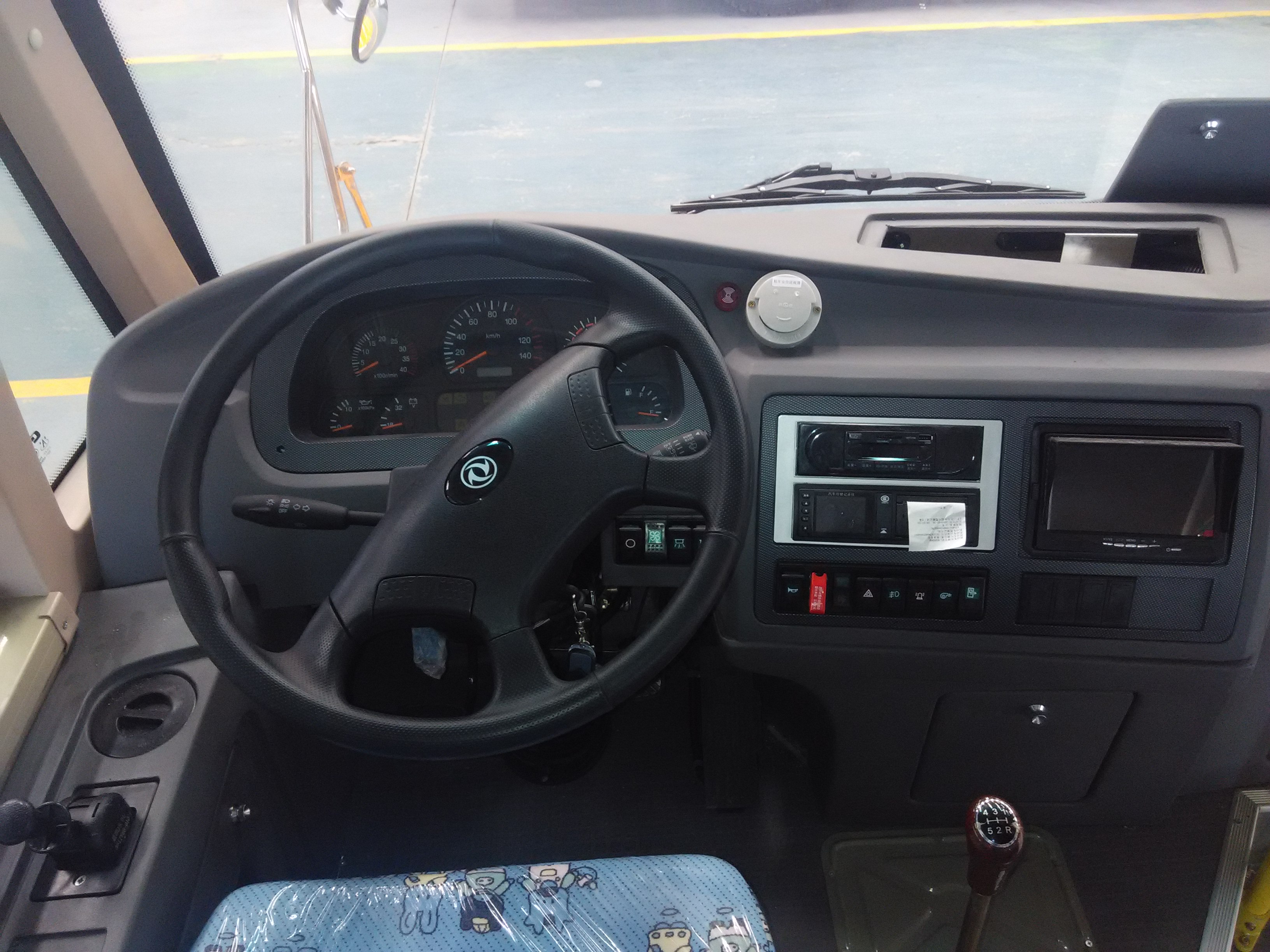 小學(xué)生校車圖片/小學(xué)生校車樣板圖 (4)
