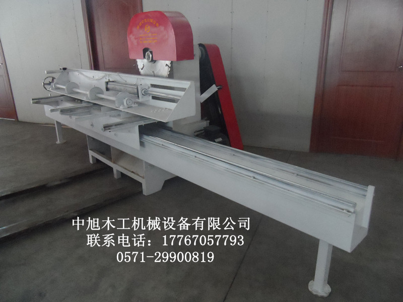 圓木開(kāi)板推臺(tái)鋸圖片