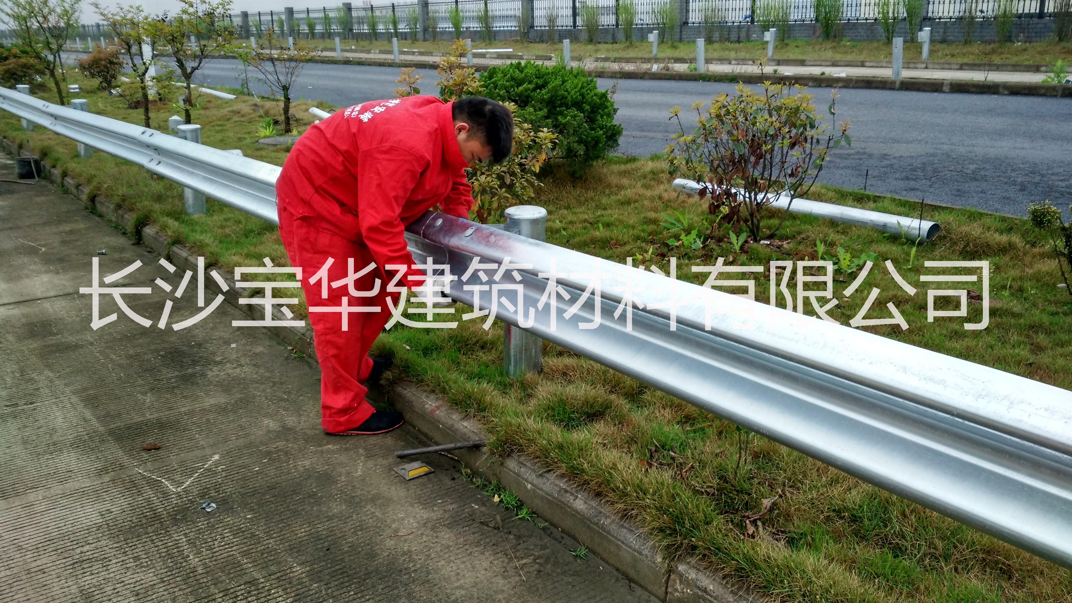供應(yīng)長沙公路護欄，道路防護防撞欄