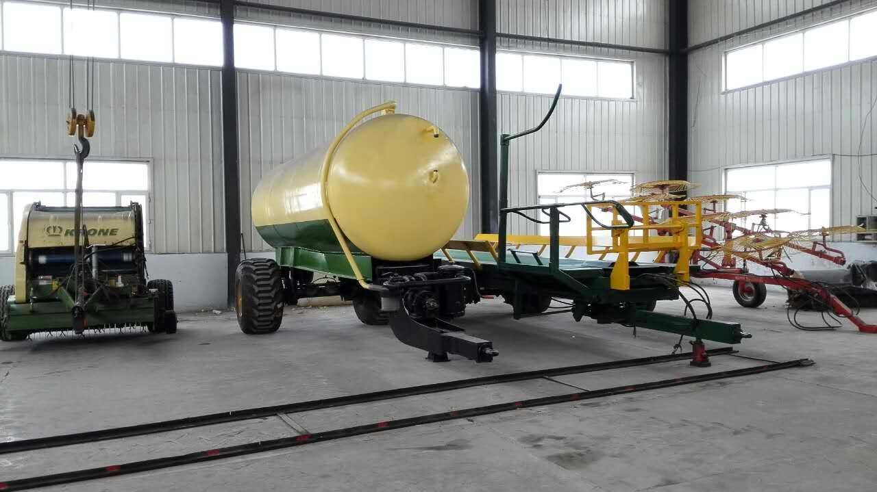 液態(tài)糞肥撒布拖車圖片