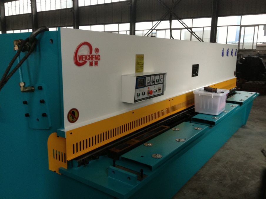 供應(yīng)山東小型剪板機(jī)，QC12Y-8*6000