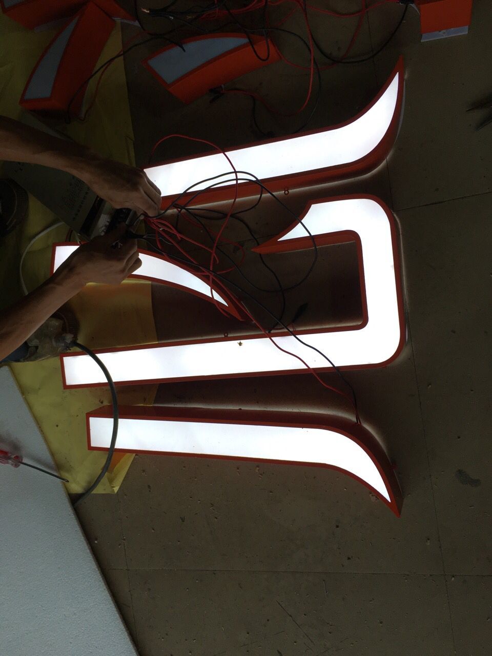 廣告立體字,平面發(fā)光燈箱圖片/廣告立體字,平面發(fā)光燈箱樣板圖 (2)