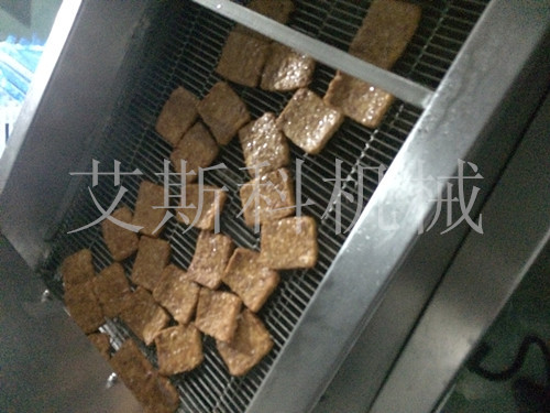 供應(yīng)全自動(dòng)電加熱連續(xù)網(wǎng)帶油炸機(jī)圖片