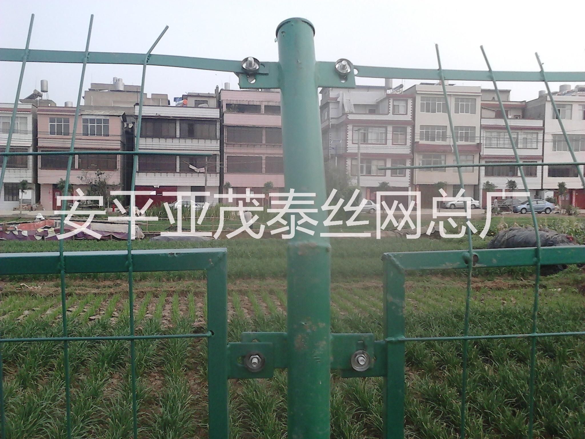 雙邊絲護(hù)欄網(wǎng)圖片/雙邊絲護(hù)欄網(wǎng)樣板圖 (4)