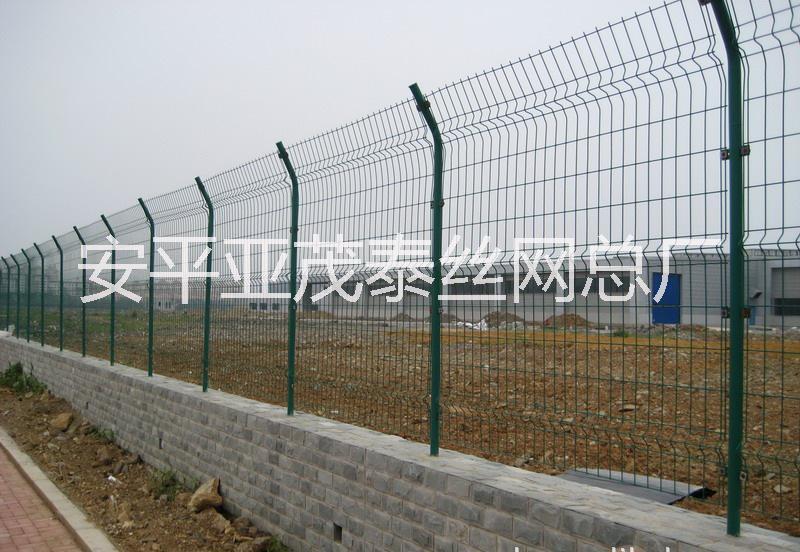 雙邊絲護(hù)欄網(wǎng)圖片/雙邊絲護(hù)欄網(wǎng)樣板圖 (3)