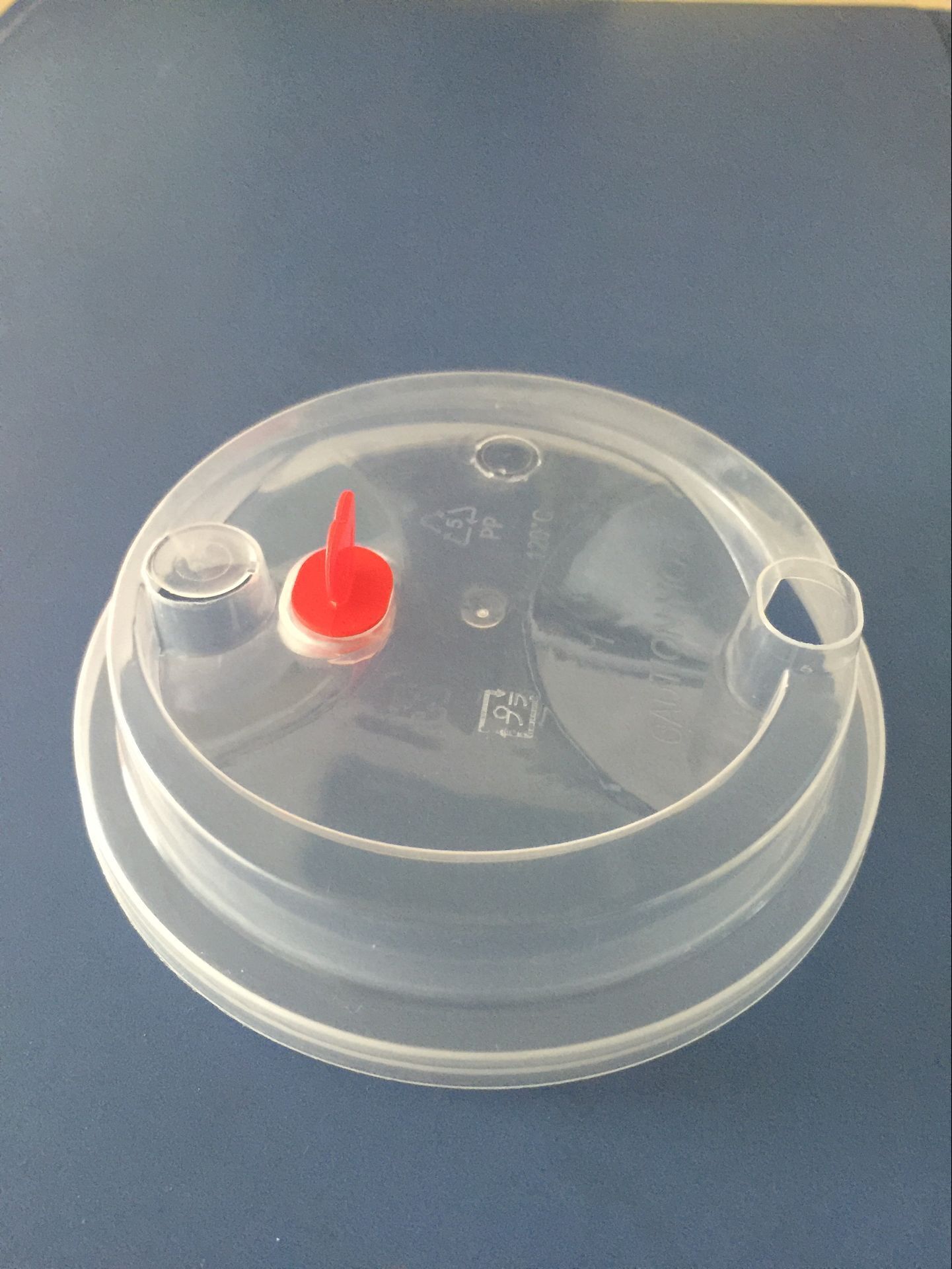注塑杯蓋帶紅心塞子、奶蓋