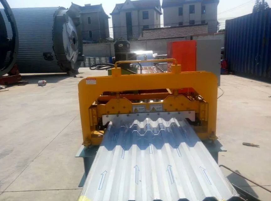 現(xiàn)貨供應(yīng)750型彩鋼壓瓦機(jī)圖片