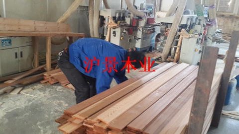 廠家供應(yīng)優(yōu)質(zhì)進(jìn)口紅雪松無節(jié)免漆板木屋外墻桑拿板松木無節(jié)免漆扣板