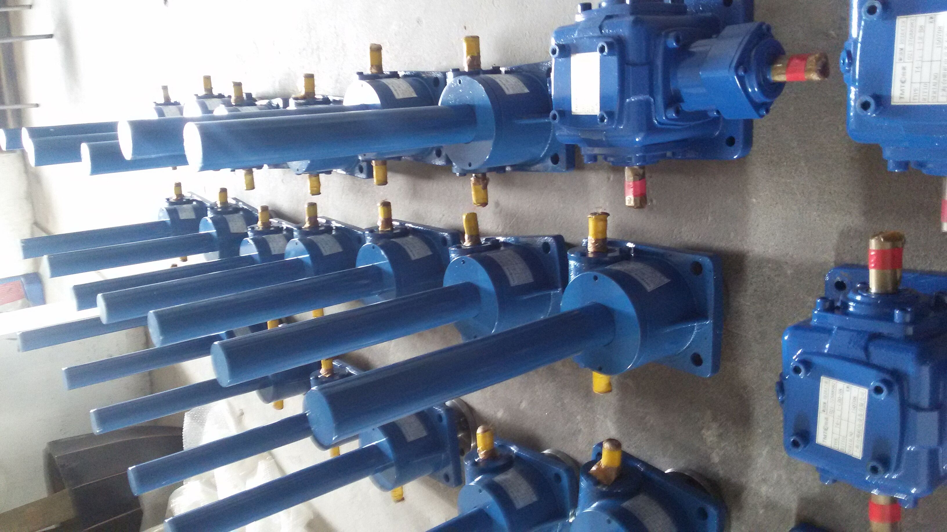 SWL系列蝸輪絲桿升降，機(jī)械、冶金、建筑、水利設(shè)備等行業(yè)*升降機(jī)