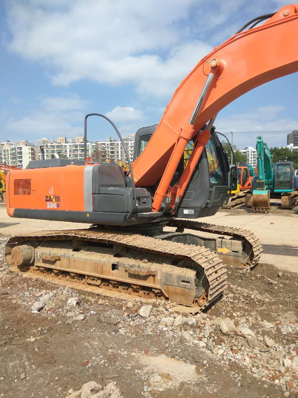 日立200-3G挖掘機(jī)圖片