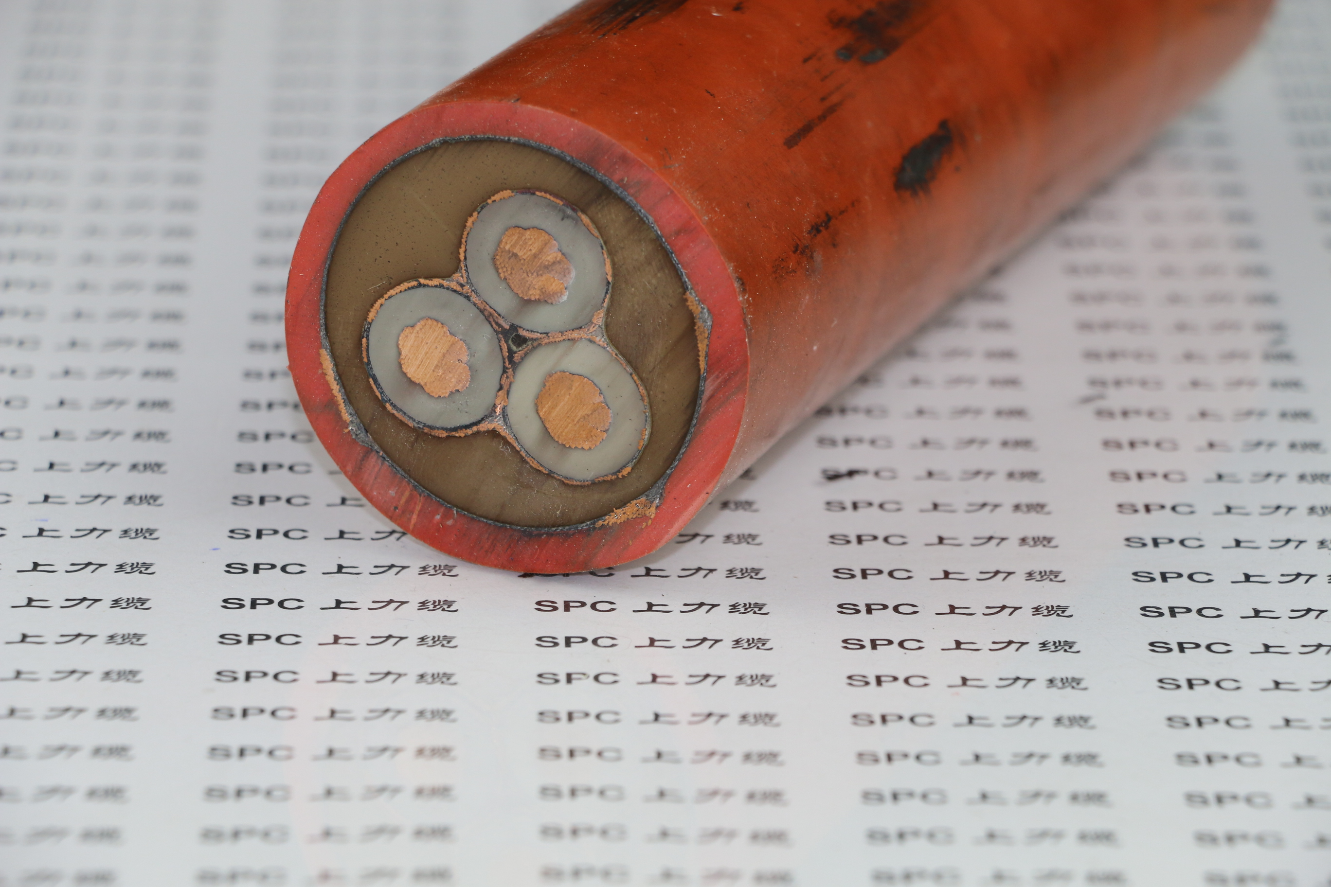 鑿巖臺(tái)車/鏟運(yùn)車/翻斗車/抓斗機(jī)拖拽電纜適合用什么材質(zhì)的使用壽命好？