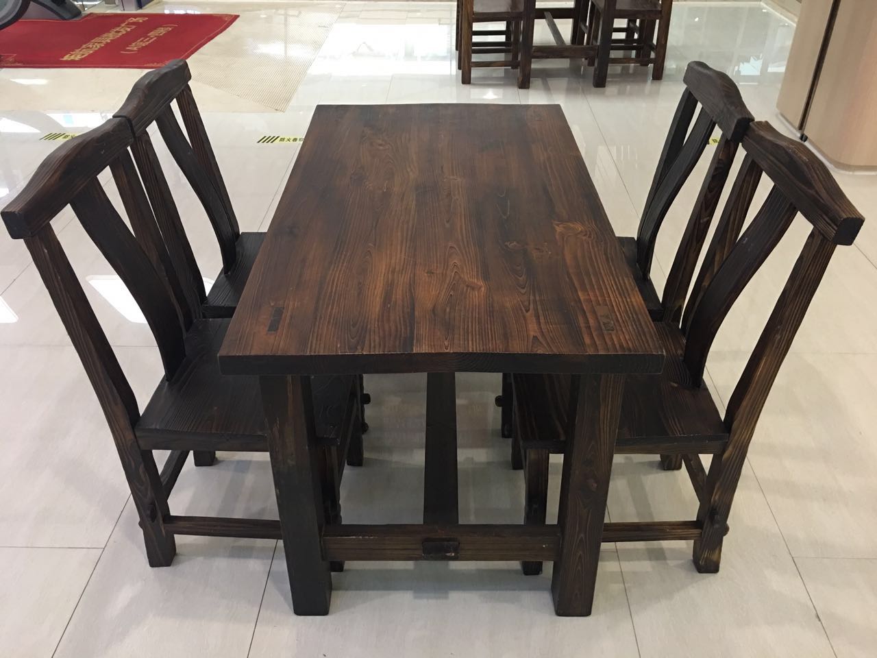 炭燒木實(shí)木桌椅