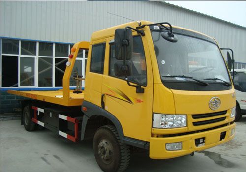 解放J5國四一拖二清障車13797884470