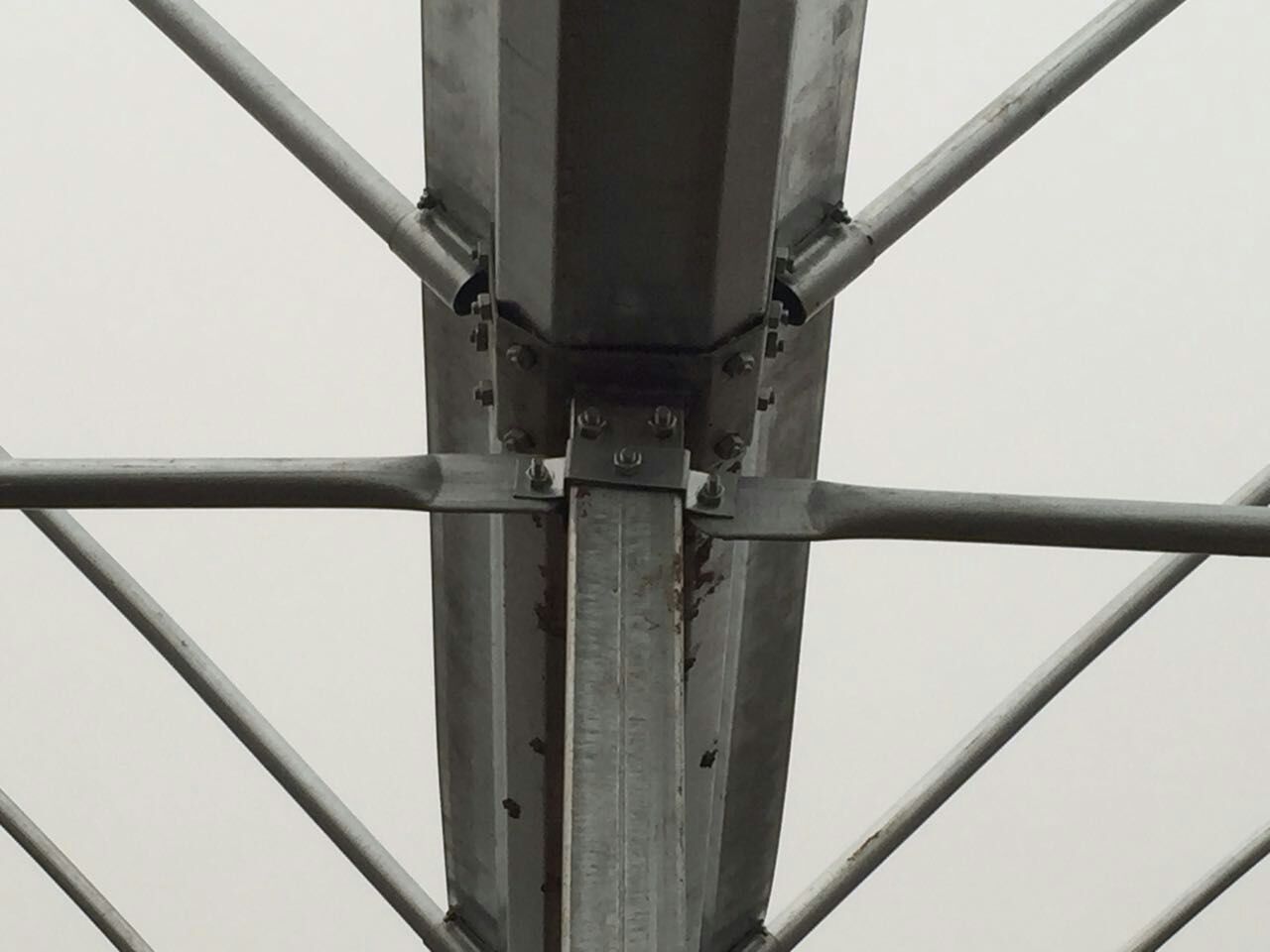 廠家專業(yè)生產(chǎn)供應(yīng)大棚幾字鋼骨架圖片