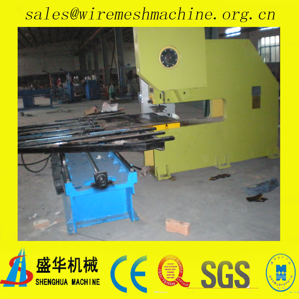 沖孔網(wǎng)機(jī)圖片
