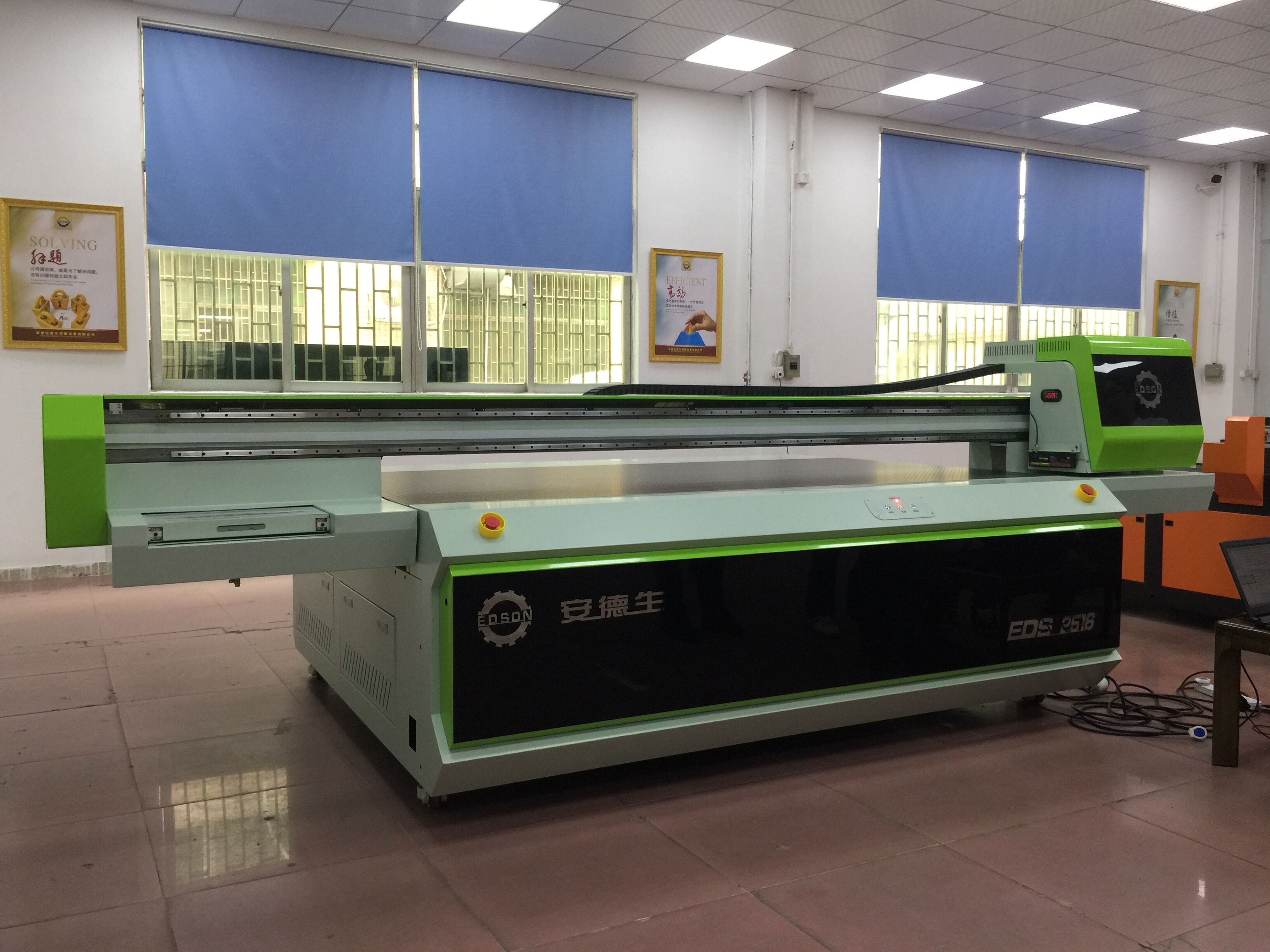 深圳打印機(jī)廠家玻璃背景墻打印機(jī)廠家直銷價格