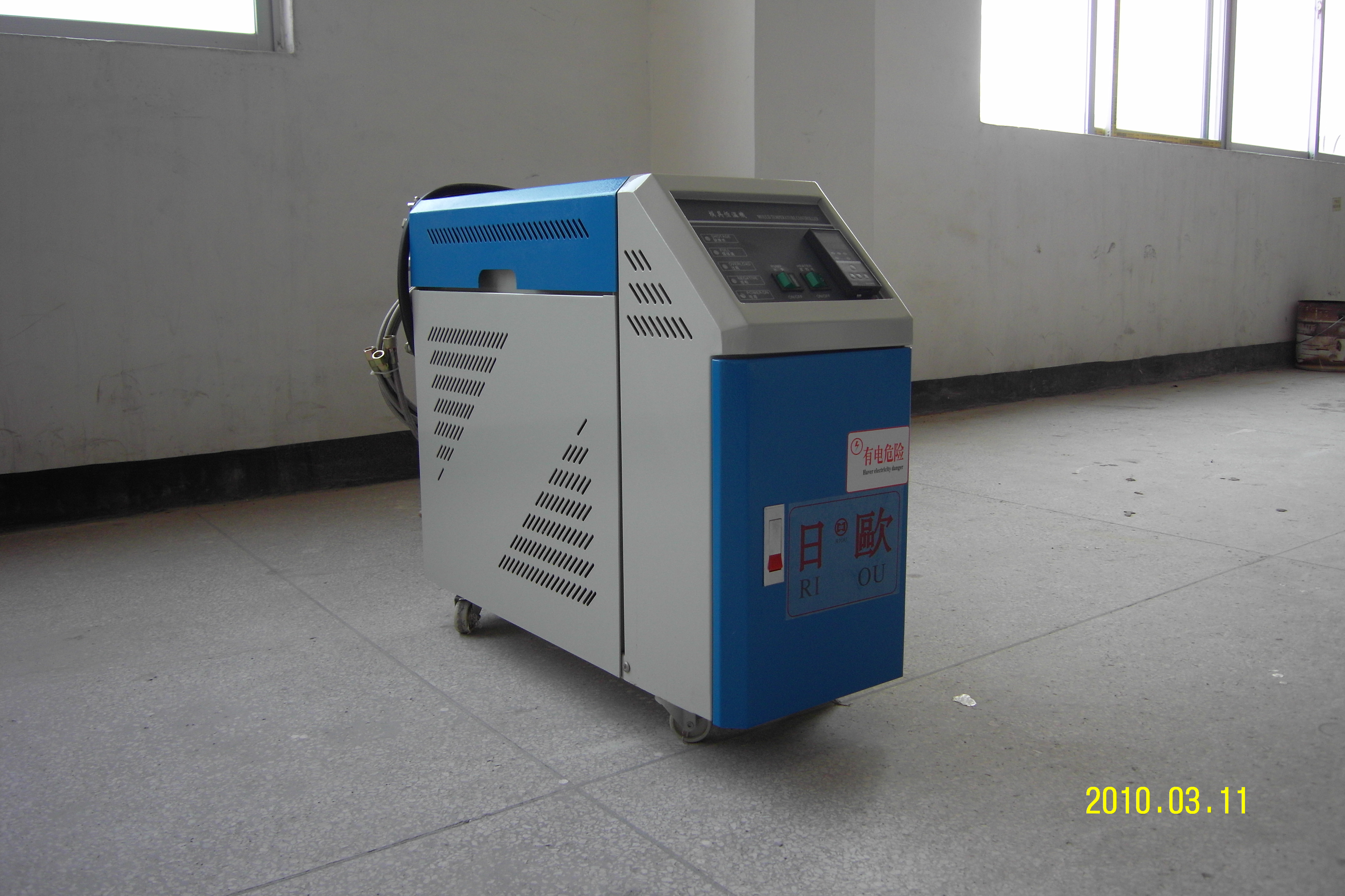 日歐RO-060S運(yùn)油式模溫機(jī) 供應(yīng)各種類(lèi)型冷水機(jī)