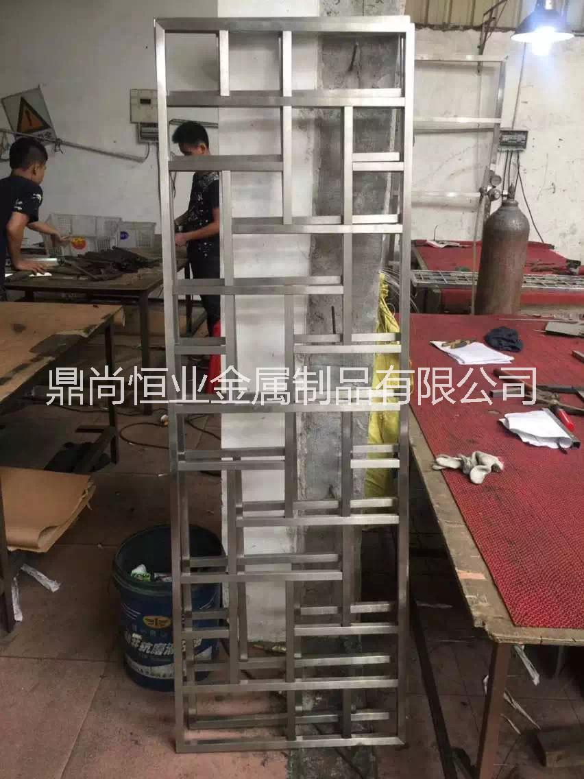不銹鋼屏風(fēng)花格隔斷鏤空玄關(guān)屏風(fēng)圖片