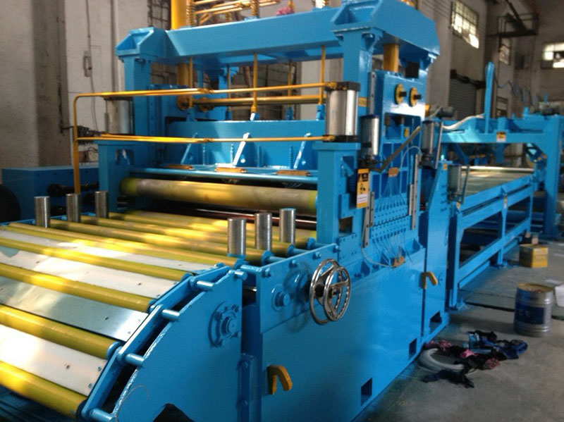 杰輝機電專業(yè)生產(chǎn)分條機、橫切機圖片