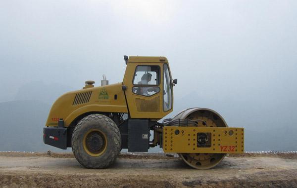 江西上饒長期出租26噸壓路機公司怎么收費、出租26噸壓路機多少錢【江西華邦工程機械】