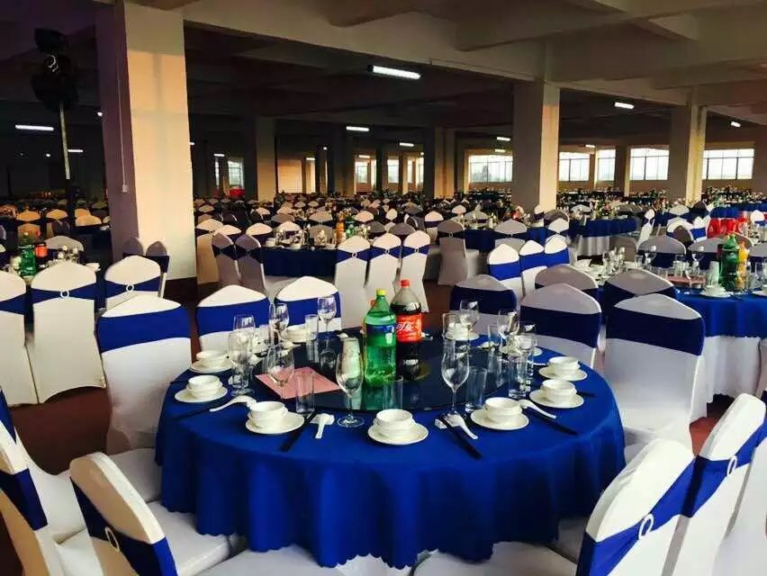 煜成餐飲有限公司 承接各種冷餐，圍餐，燒烤等宴會活