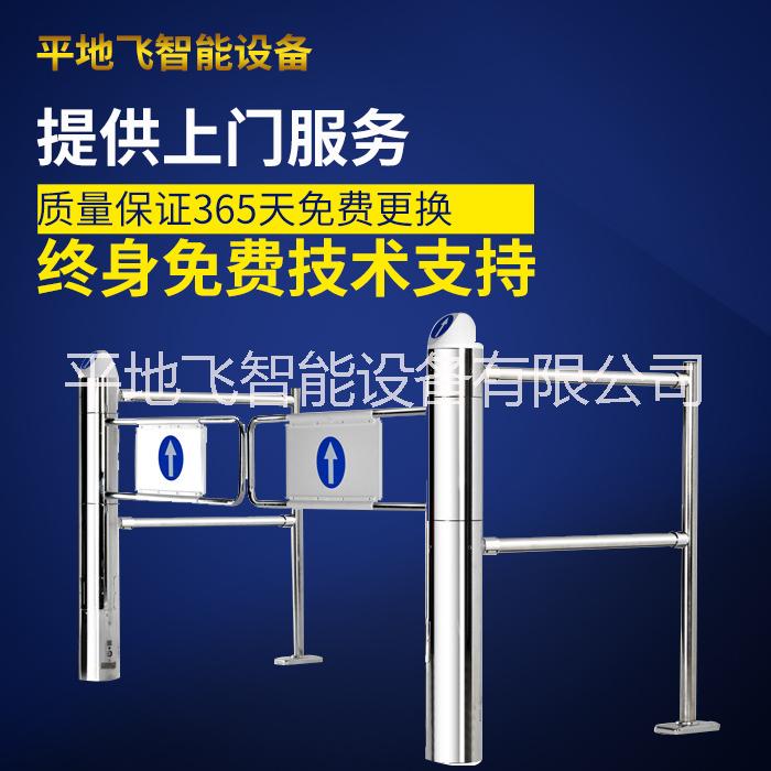 超市入口自動感應門圖片