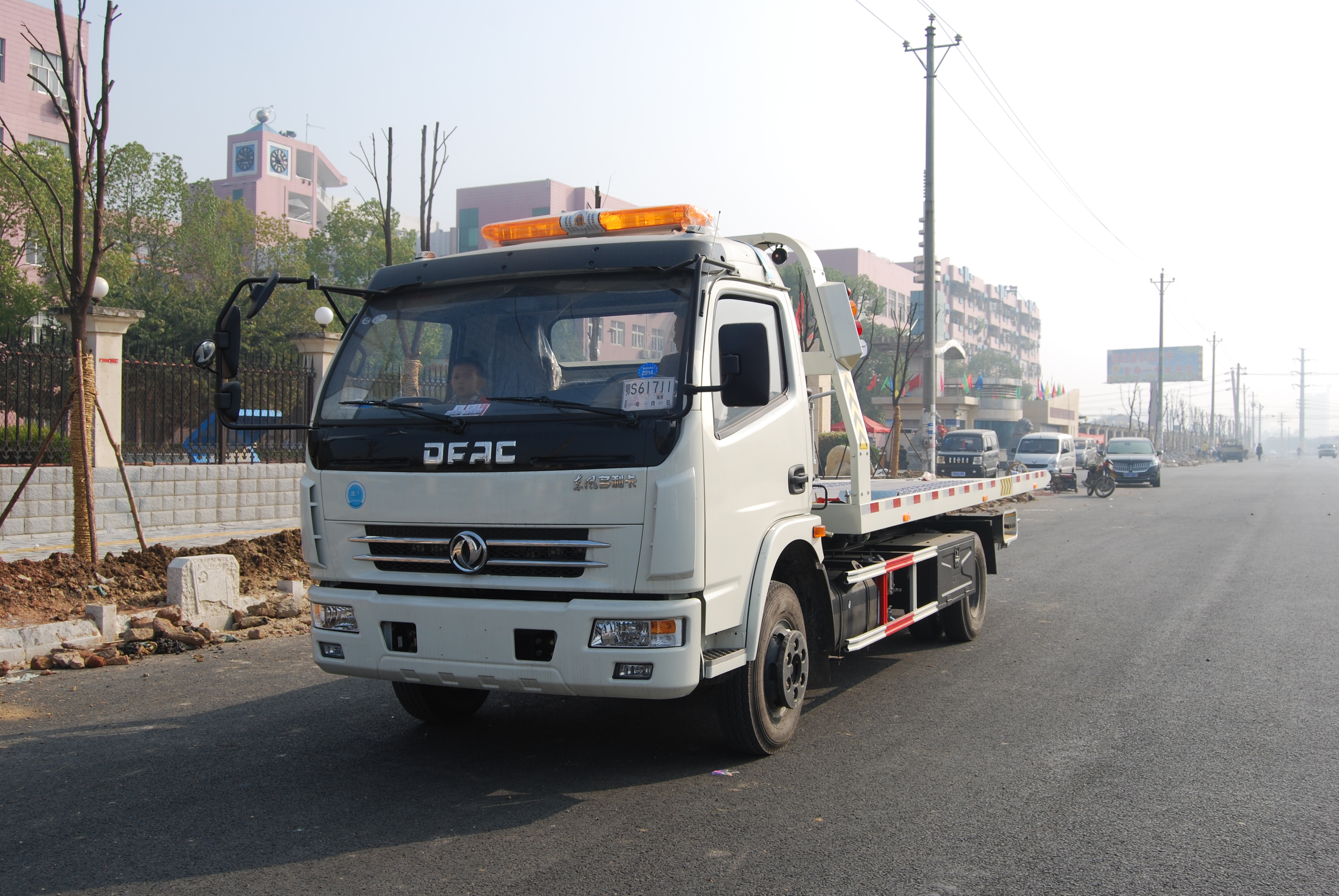 廠家出售清障車4.2-5.6米板長(zhǎng)   可上藍(lán)牌，C證就能開