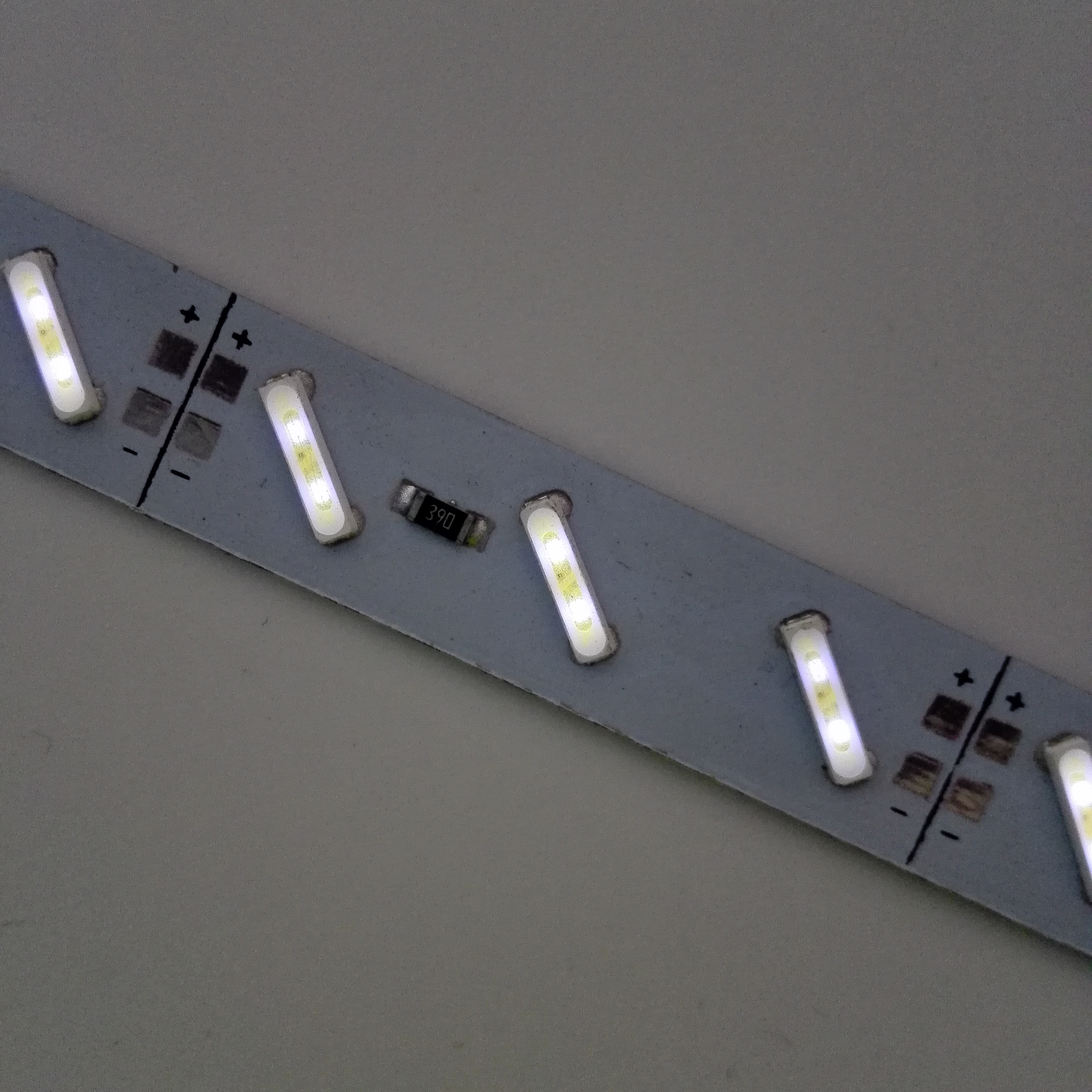 8250進(jìn)口硬燈條圖片/8250進(jìn)口硬燈條樣板圖 (3)