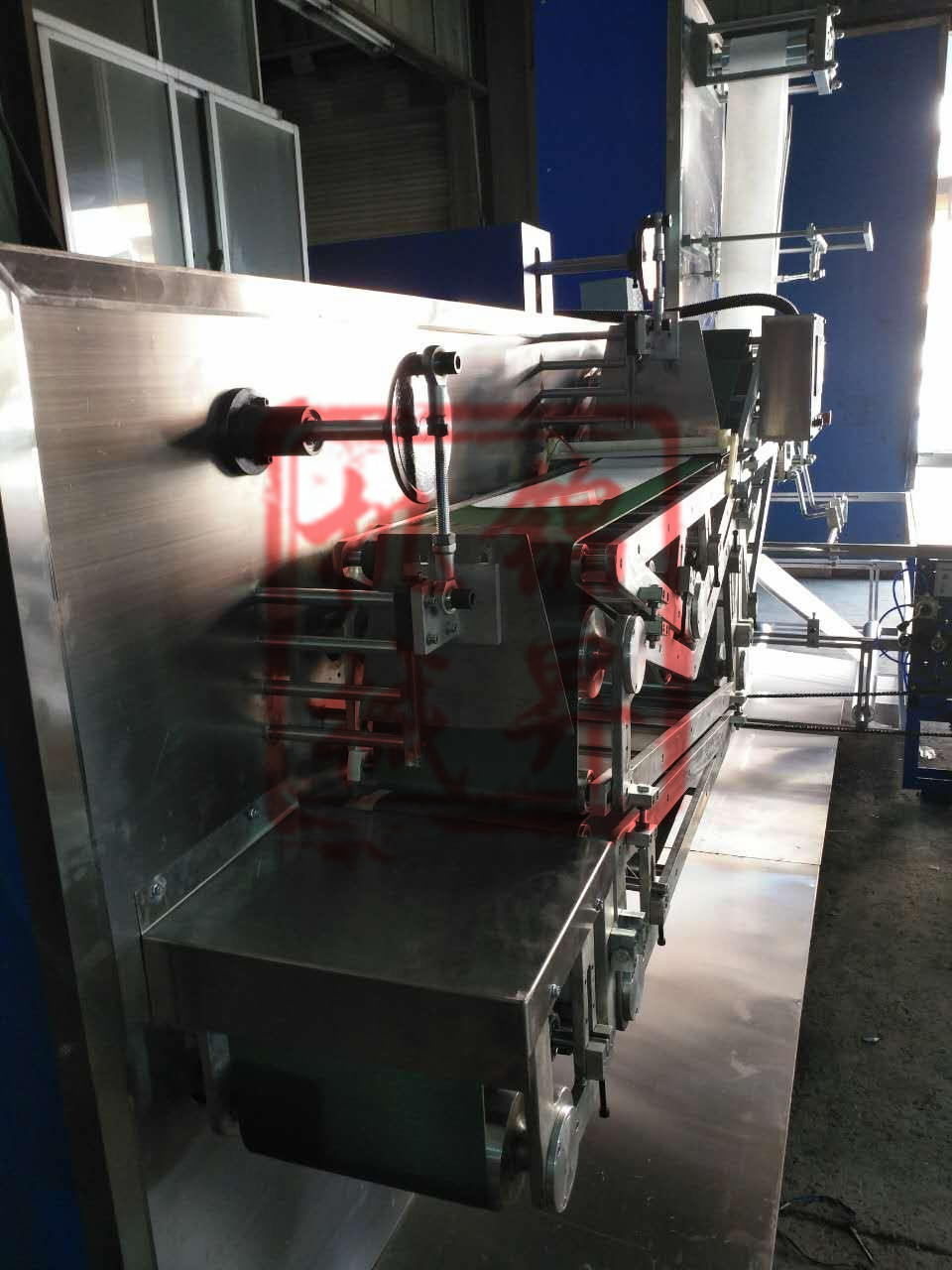 杭州無(wú)紡布美容床單折疊機(jī)足浴巾折疊機(jī)按摩床單折疊機(jī)