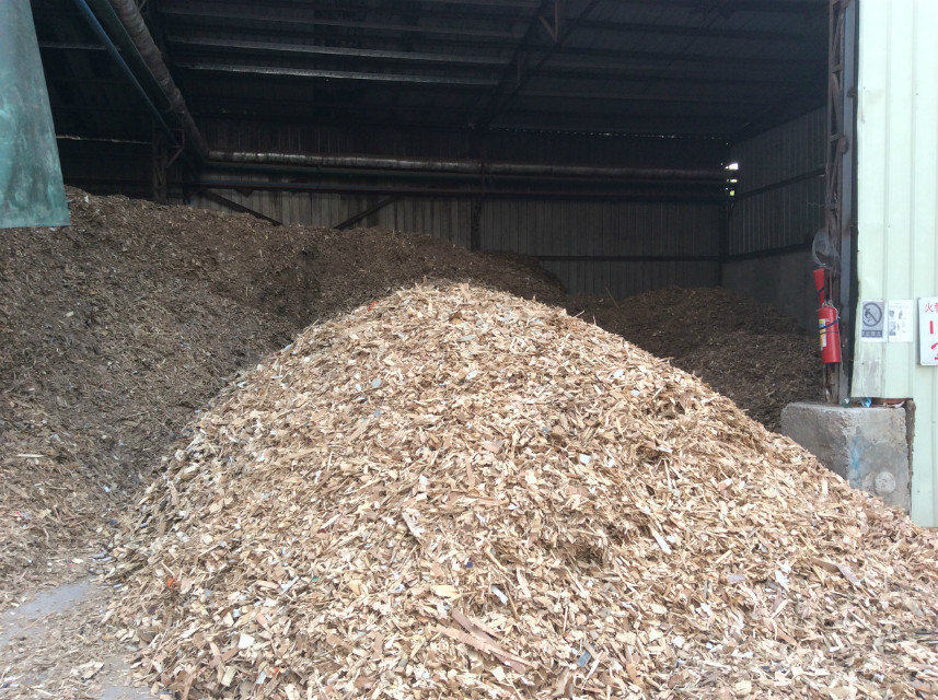 廢舊木材粉碎木材回收?qǐng)D片