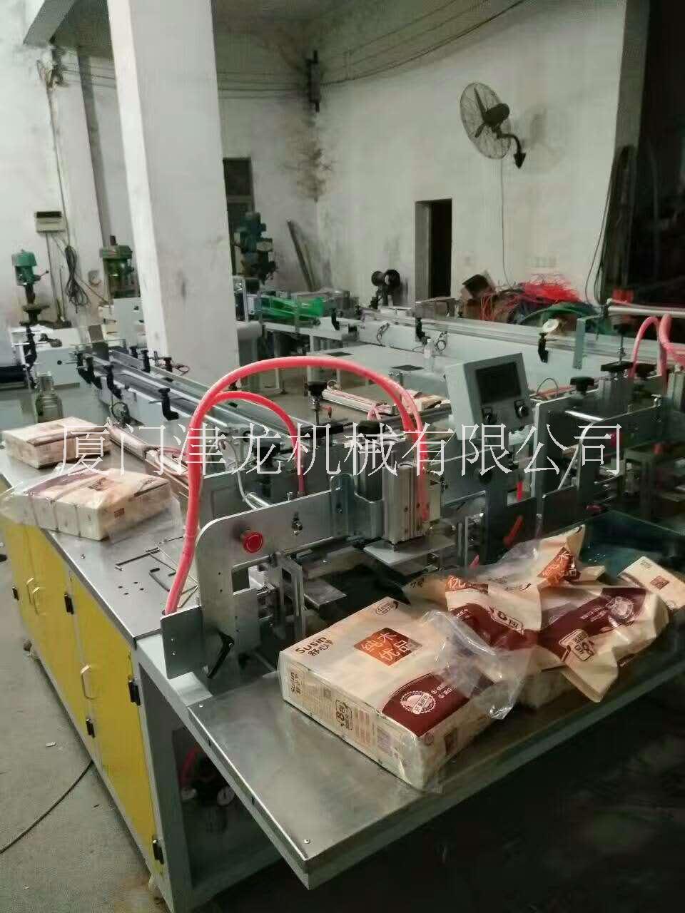 半自動(dòng)軟抽紙多粒包裝機(jī)圖片