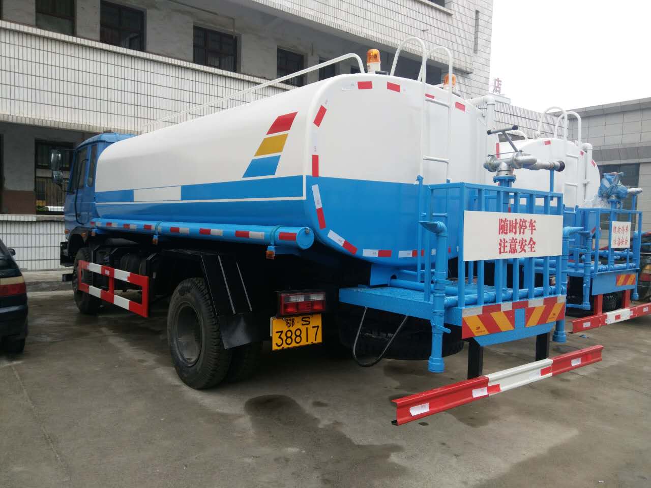 消防灑水車(chē)圖片