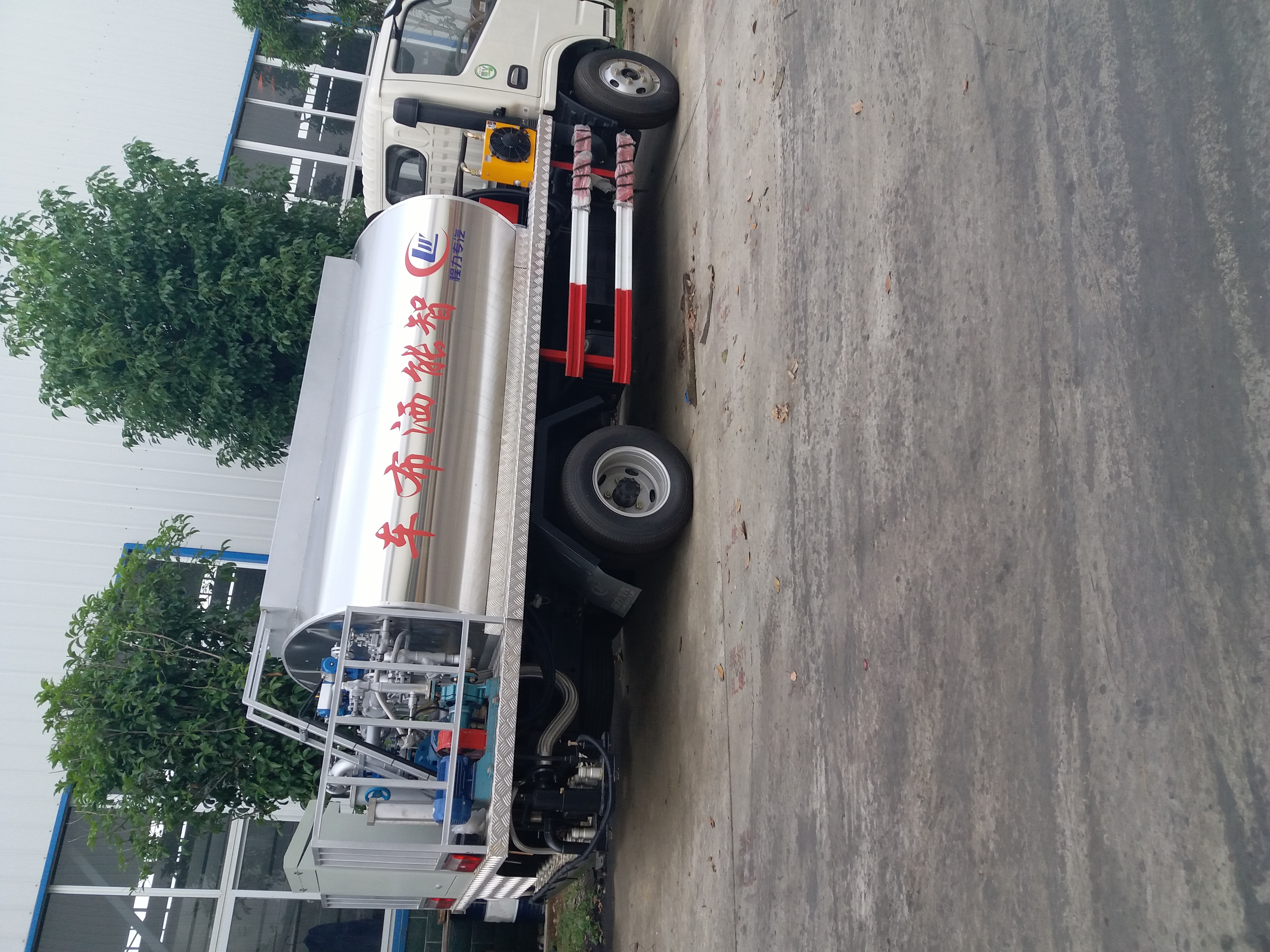 雄縣2方瀝青灑布車結(jié)構(gòu)@瀝青灑布車使用方法@瀝青灑布車價格生產(chǎn)廠家