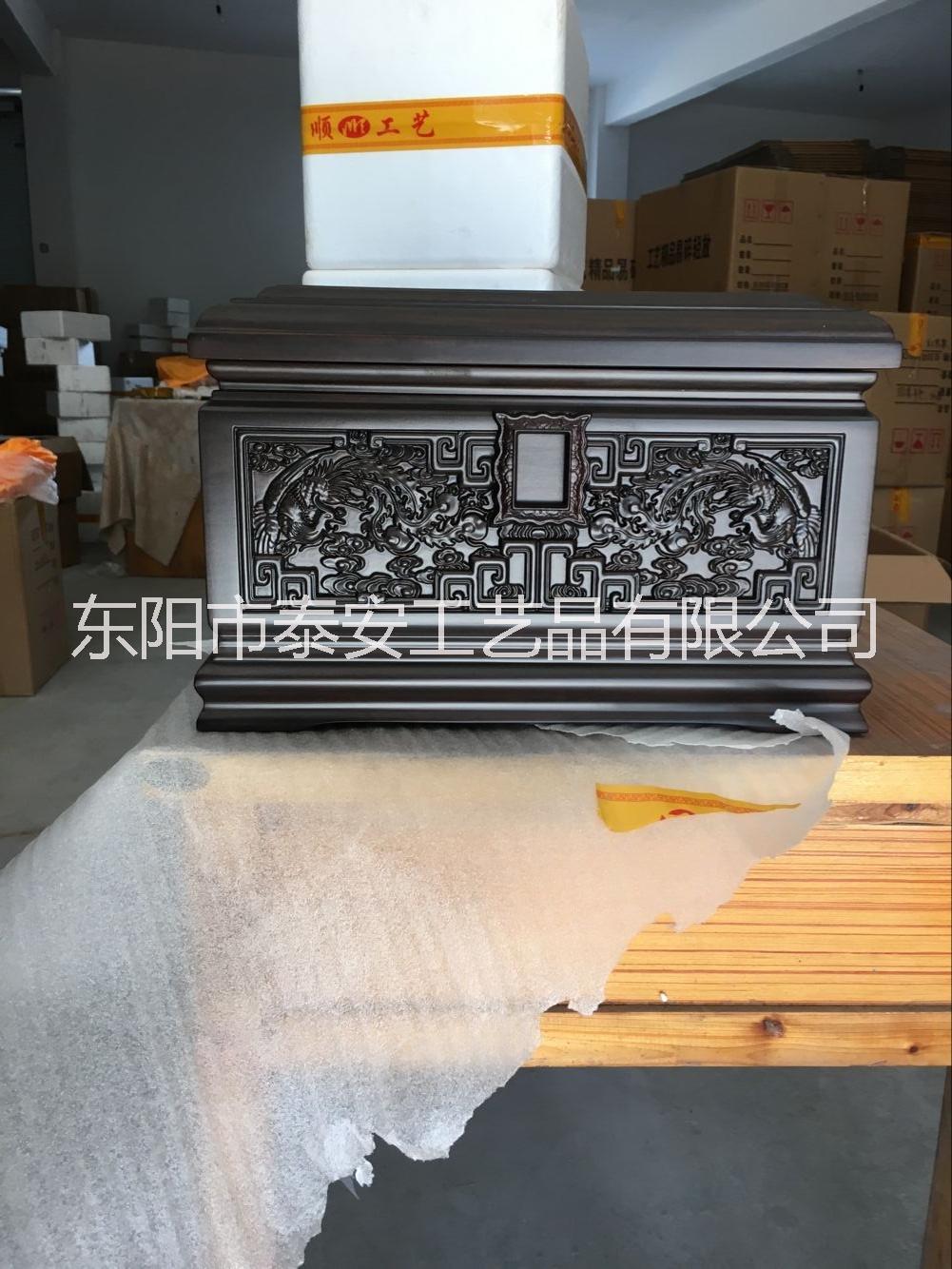 實(shí)木龍宮鳳宮骨灰盒定制圖片