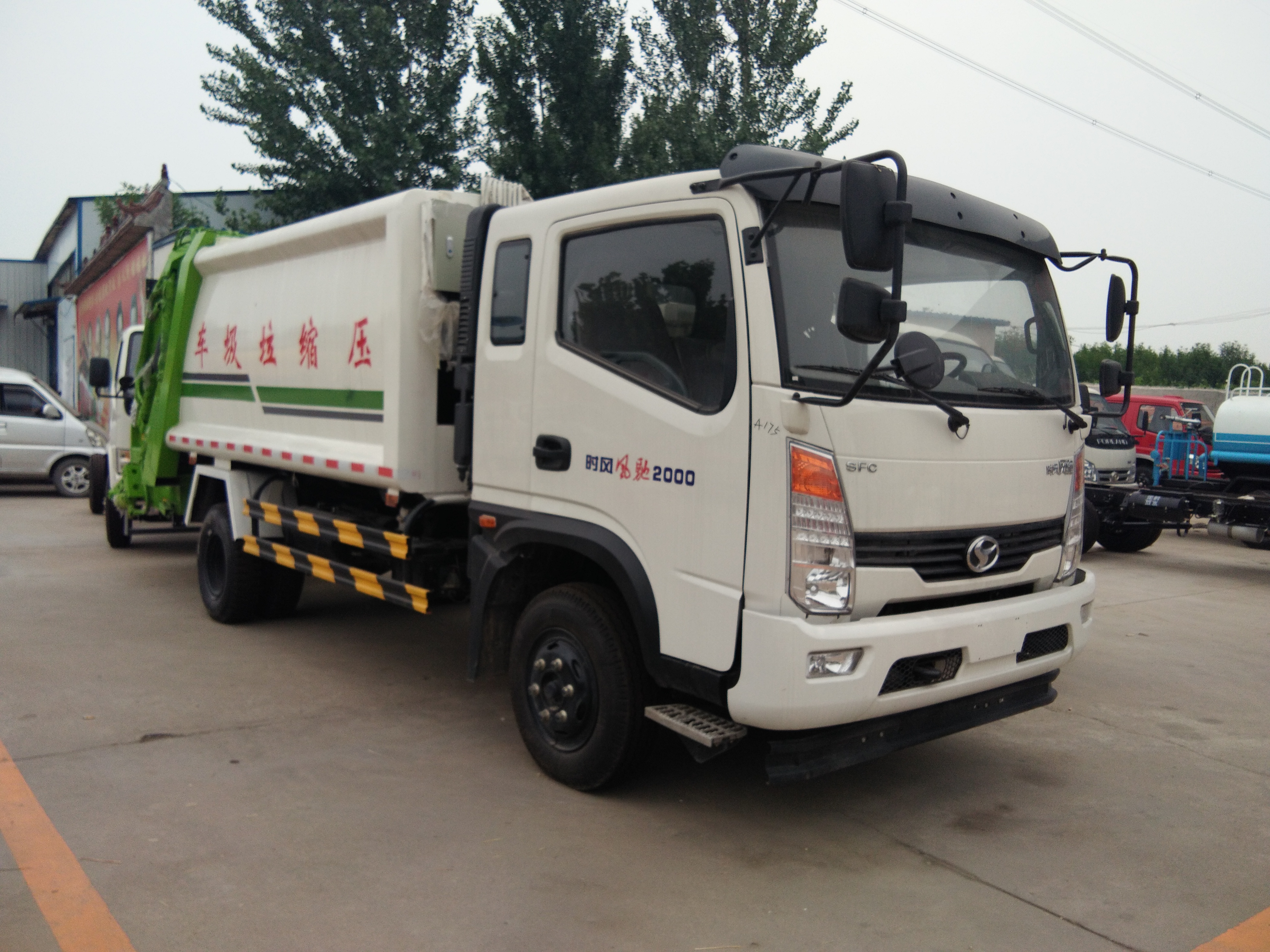 廠家自銷二手兼全新壓縮式垃圾車價(jià)格實(shí)惠質(zhì)量尚佳