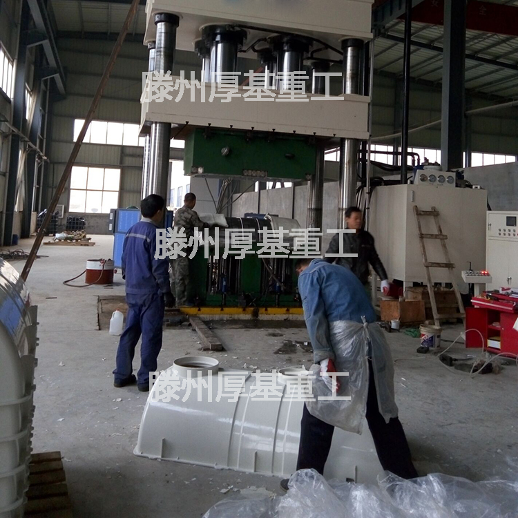 2000噸四柱液壓機(jī)圖片/2000噸四柱液壓機(jī)樣板圖 (4)