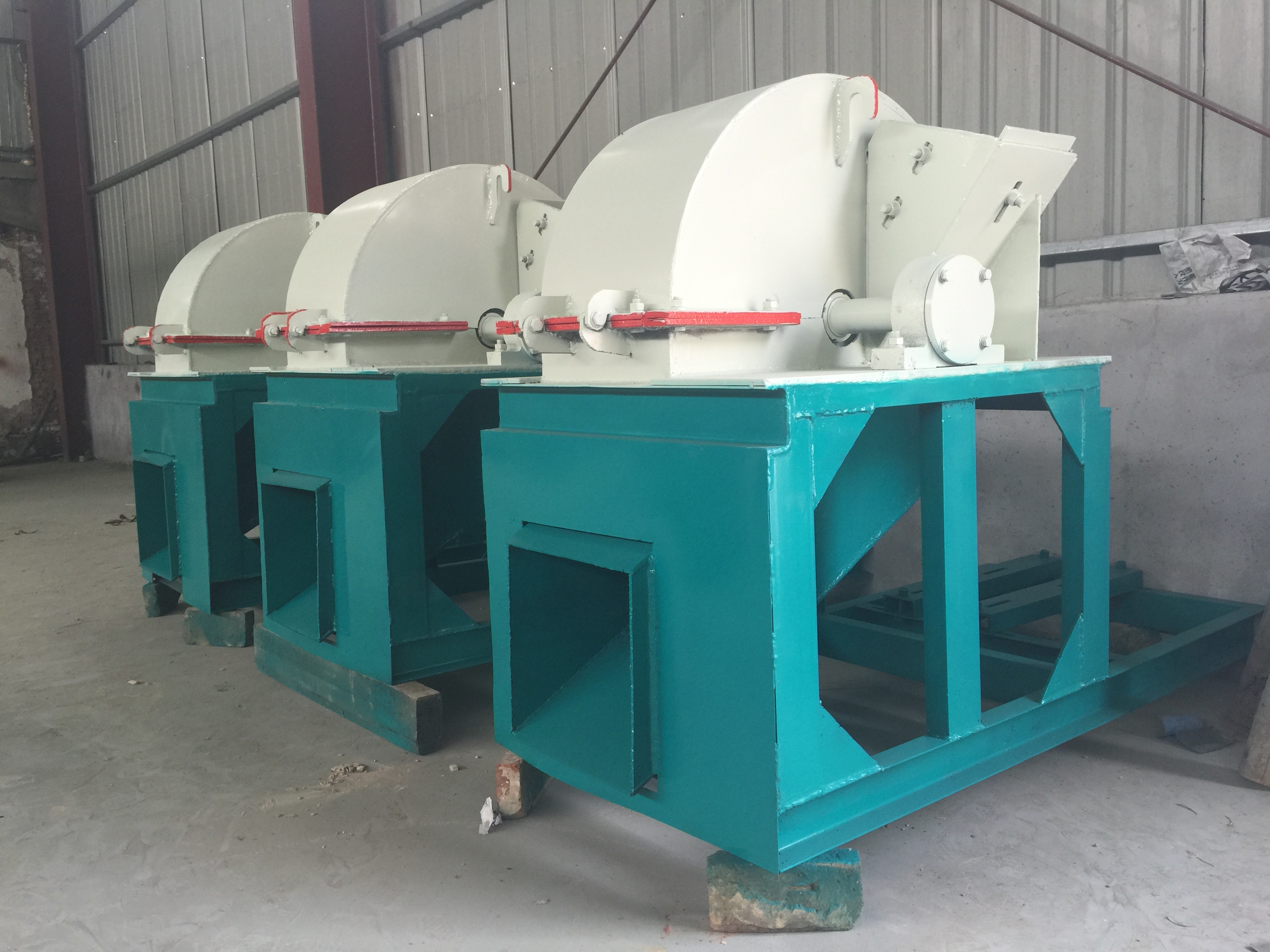 400木屑粉碎機(jī) 小樹枝木屑粉碎圖片