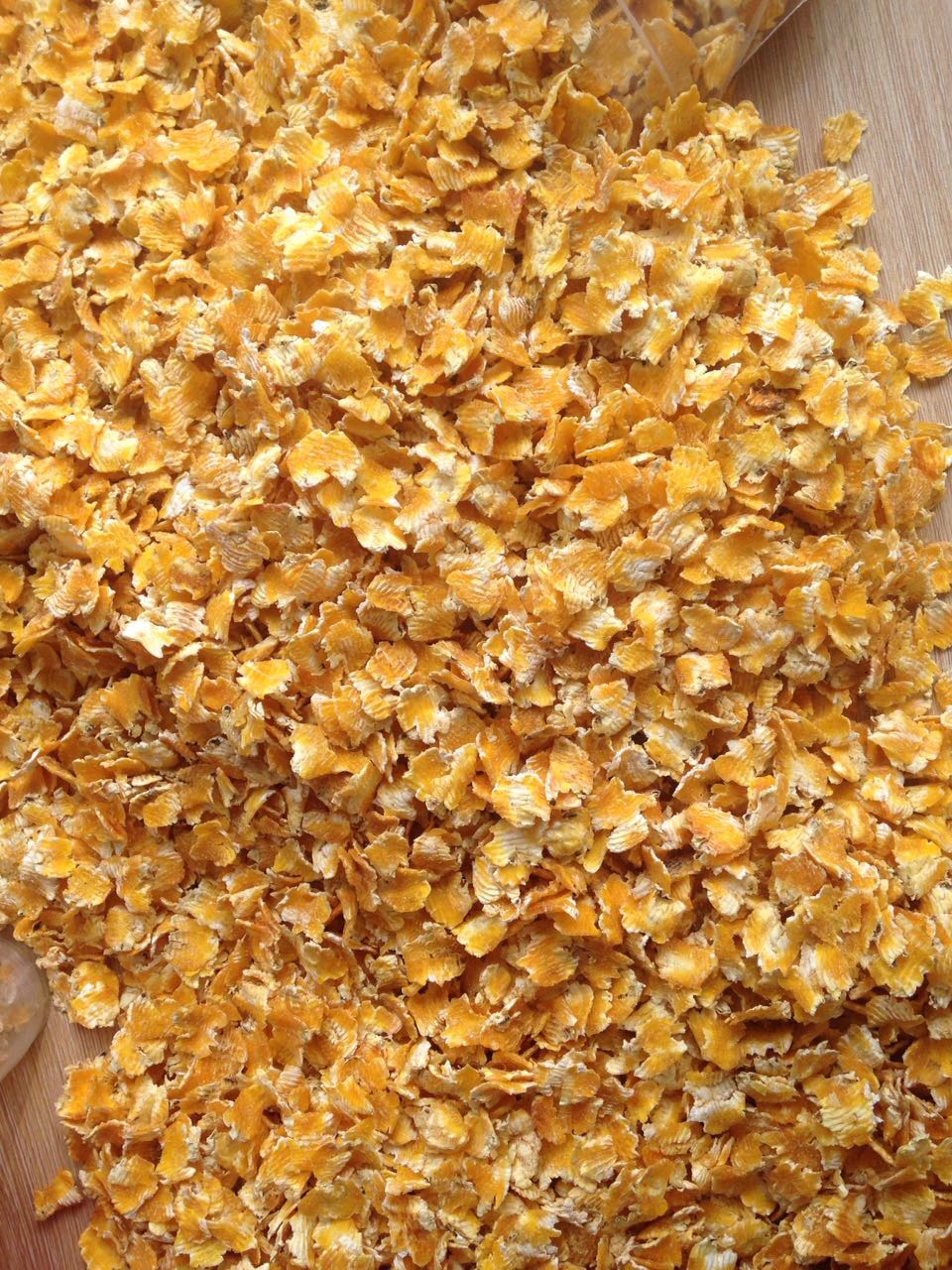 新型螃蟹飼料 蒸汽玉米壓片飼料
