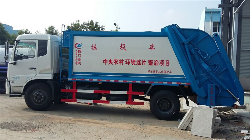 東風(fēng)天錦壓縮式垃圾車圖片