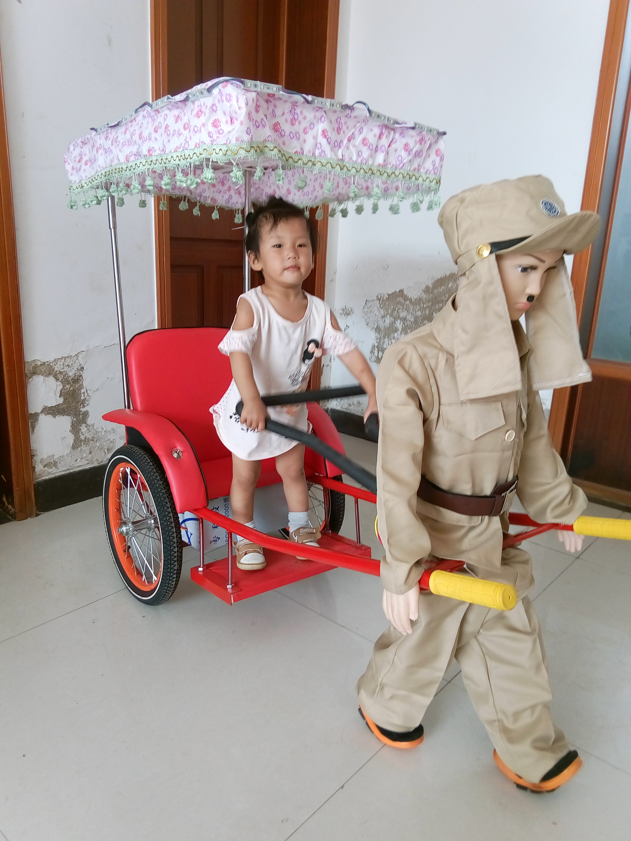 機(jī)器人拉車圖片/機(jī)器人拉車樣板圖 (1)