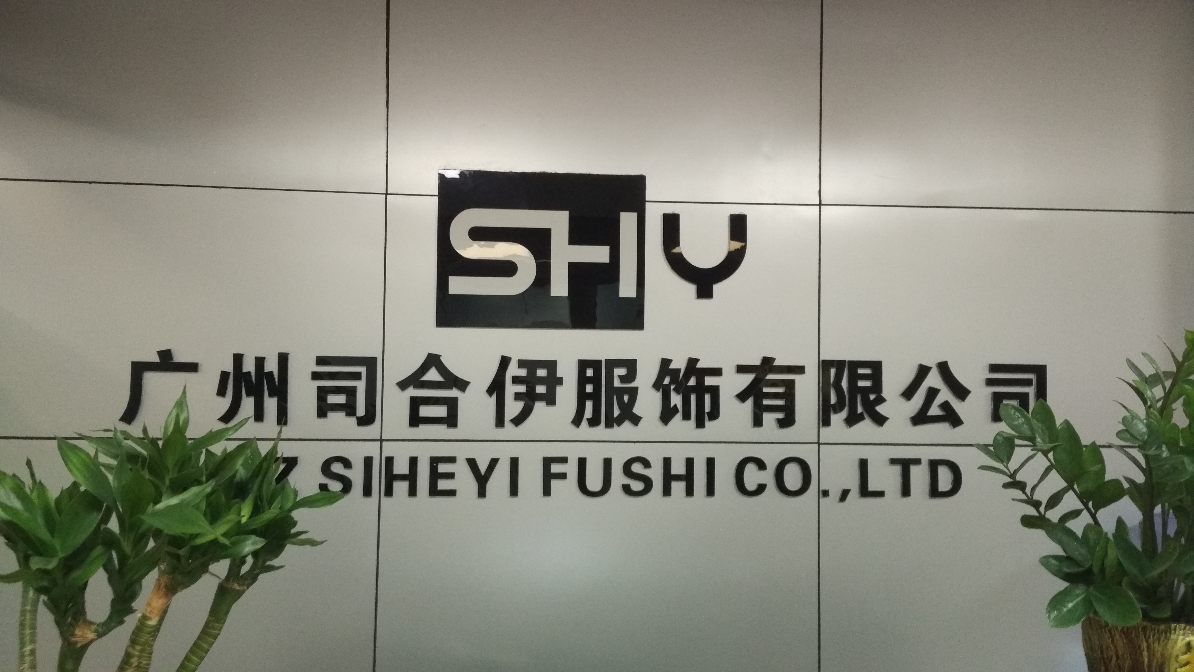 雙面羊絨、羽絨服秋冬裝品牌折扣女裝批發(fā)走份