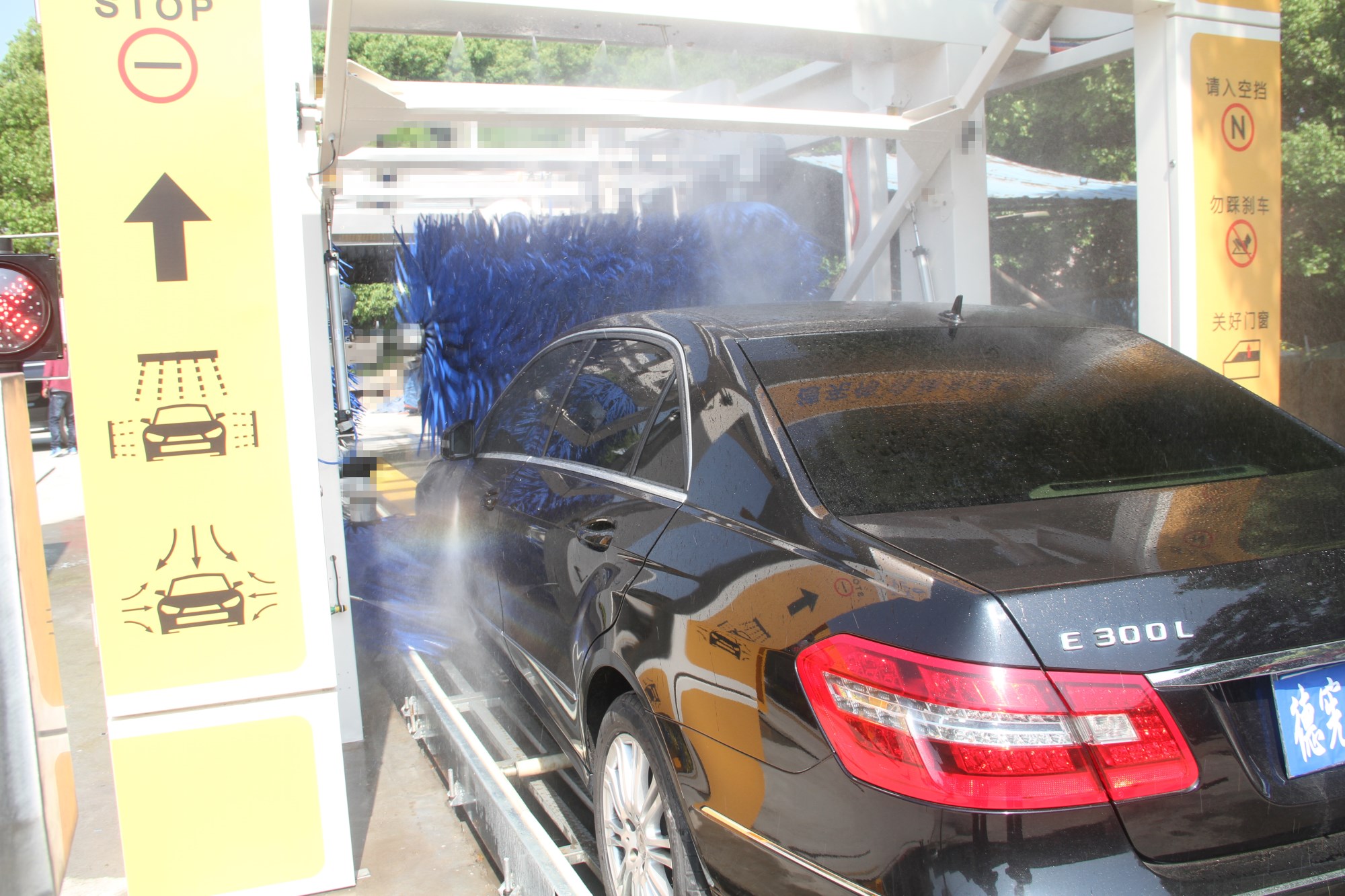 七刷隧道式全自動(dòng)電腦洗車(chē)機(jī)圖片/七刷隧道式全自動(dòng)電腦洗車(chē)機(jī)樣板圖 (2)