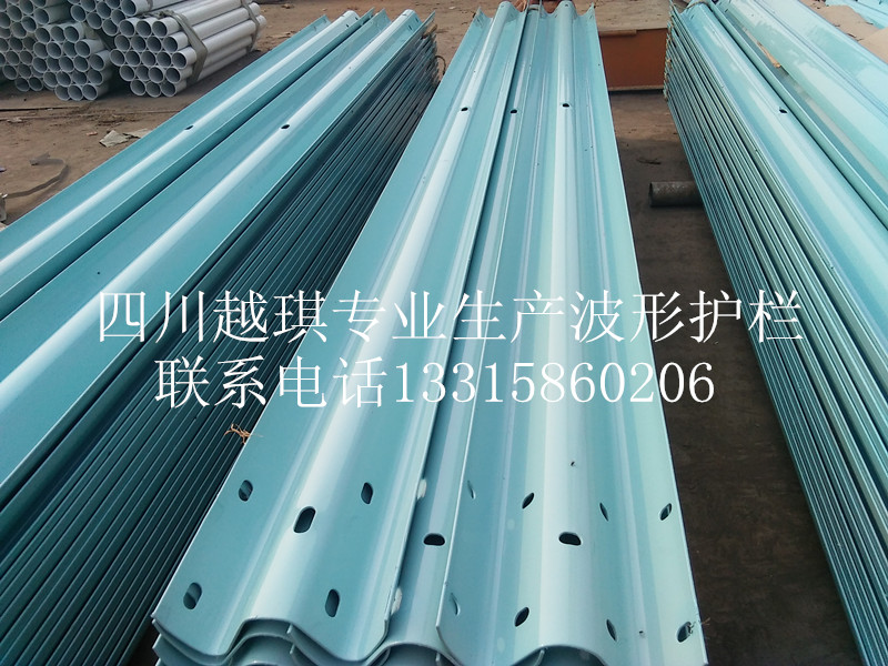成都波形護(hù)欄大量現(xiàn)貨供應(yīng)重慶貴州圖片