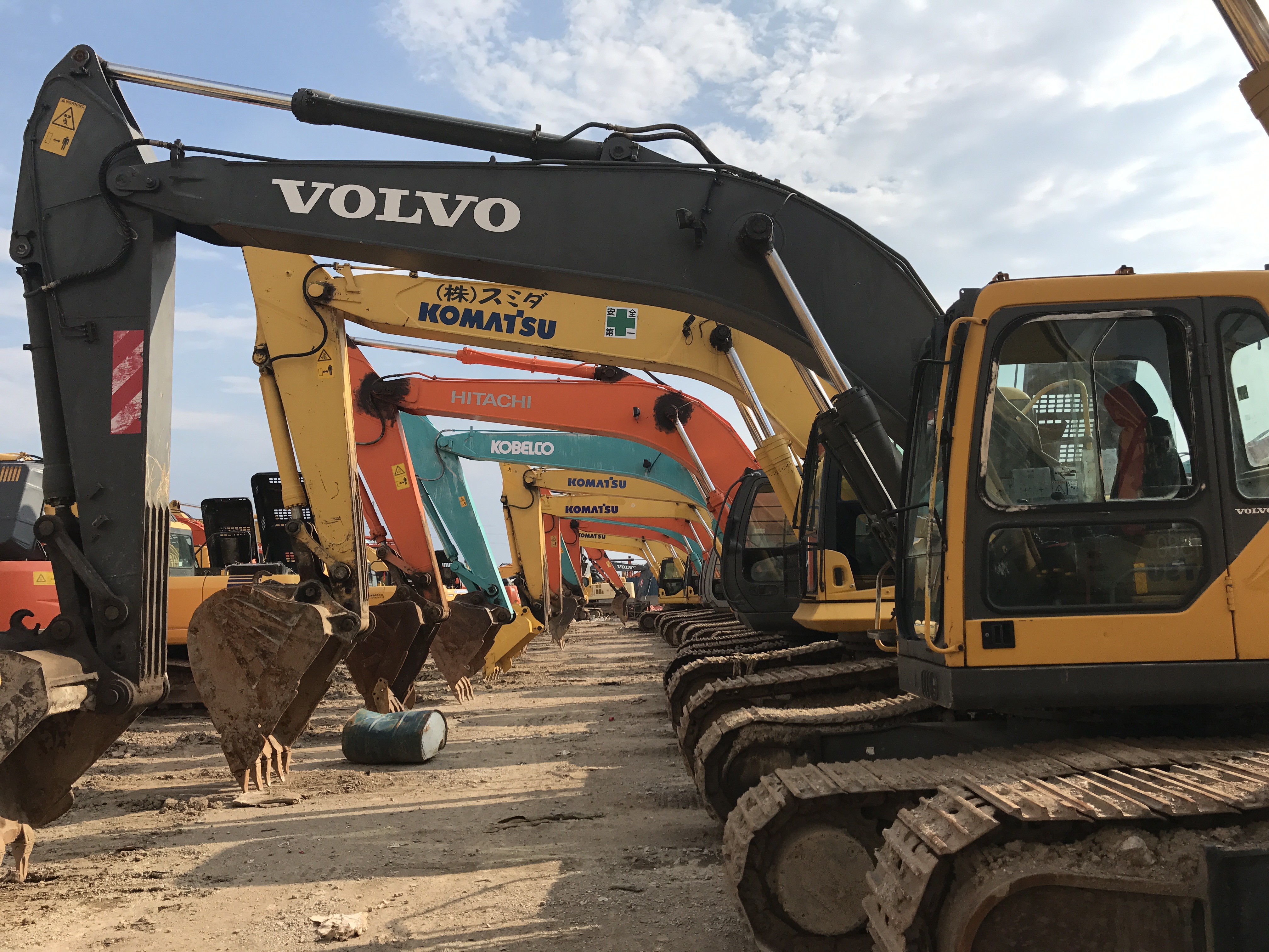 【沃爾沃】二手挖掘機(jī)低價(jià)出售圖片