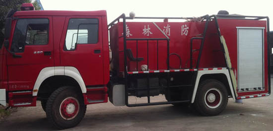 重汽豪沃森林消防車圖片