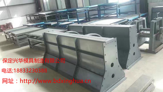 隔離墩鋼模具，水泥隔離墩鋼模具圖片