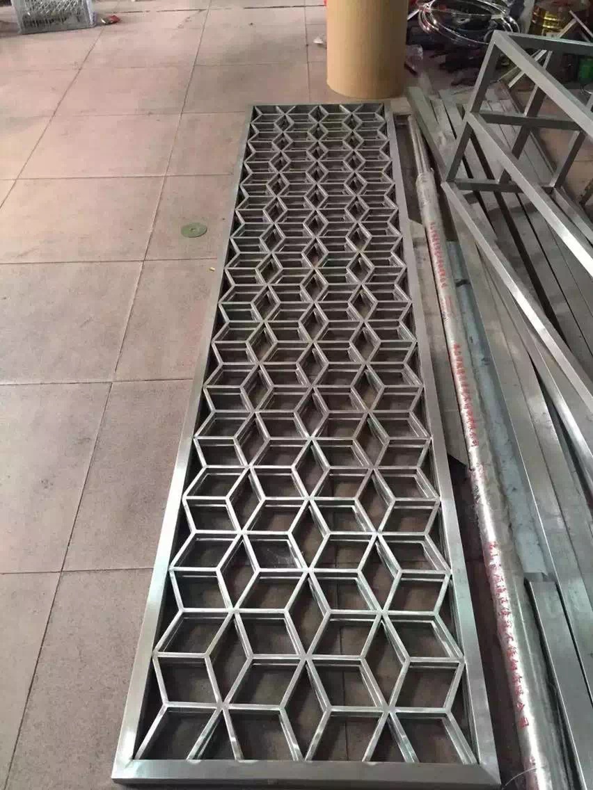 不銹鋼屏風(fēng)廠家 定制酒店裝飾玫瑰金不銹鋼屏風(fēng) 會(huì)館不銹鋼隔斷 不銹鋼屏風(fēng)隔斷 不銹鋼屏風(fēng)花格
