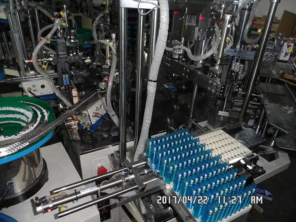 打火機自動組裝設備圖片