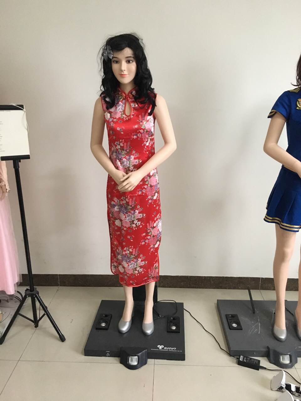 仿真迎宾美女机器人语音模块可更改